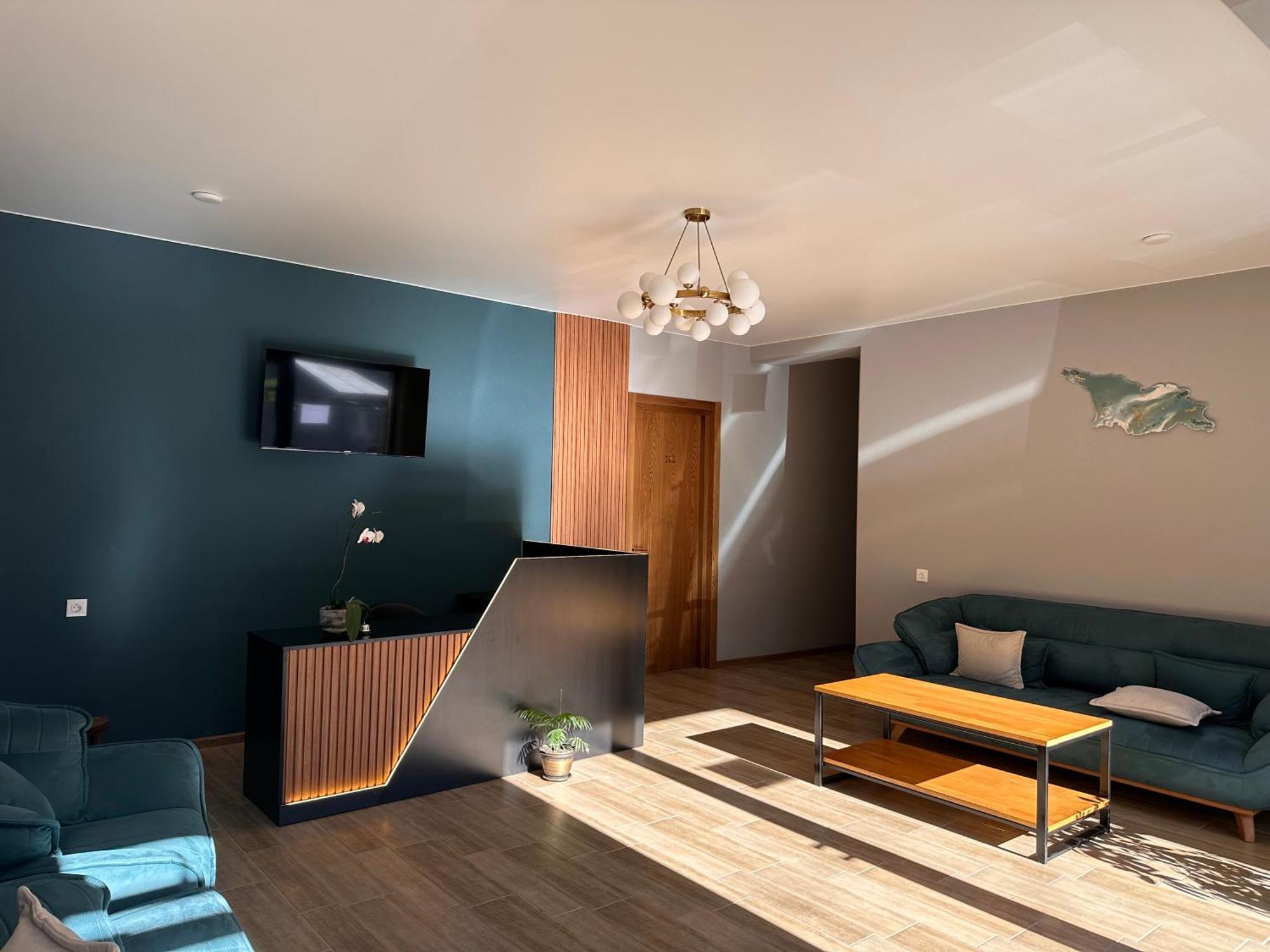 Hotel Mountime Kazbegi Экстерьер фото